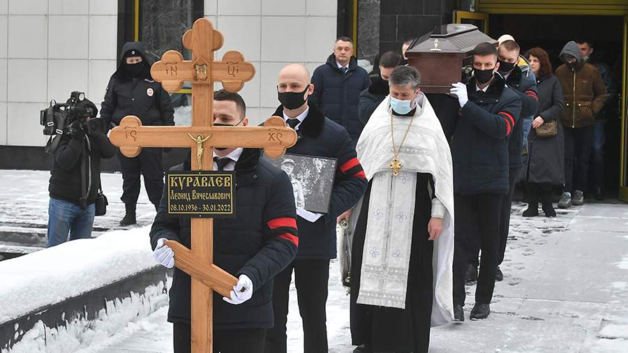 Сравнение похорон в Москве и Петербурге