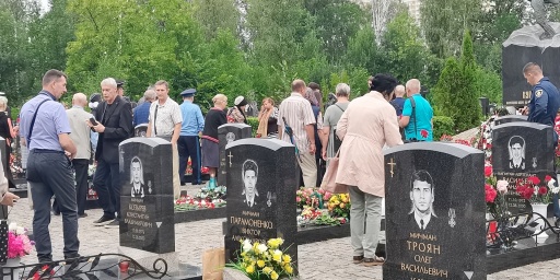 В Санкт-Петербурге почтили память погибших моряков подводного крейсера "Курск"