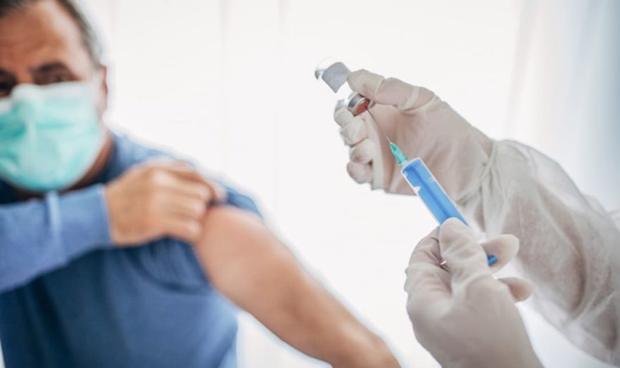 Как вакцинация влияет на смертность от COVID-19