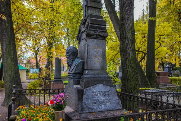 Кладбище «Литераторские мостки» в Петербурге