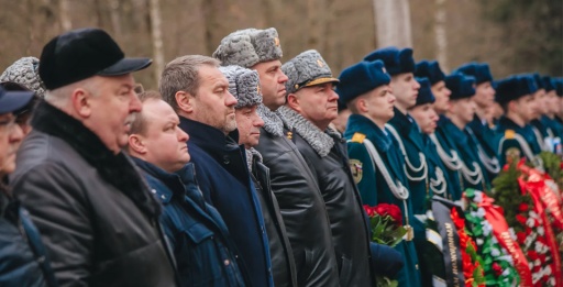 «Дни белых журавлей»: на Серафимовском кладбище прошёл митинг в честь павших воинов