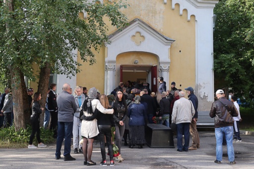 Губернатор Ленинградской области Александр Дрозденко рекомендовал открыть кладбища
