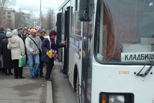 На Радоницу пустят дополнительные автобусы до петербургских кладбищ