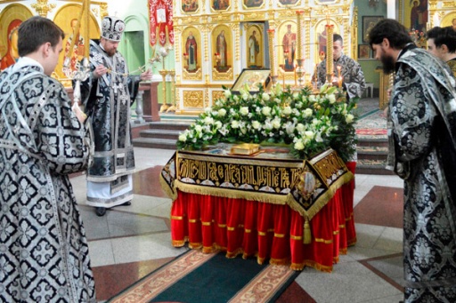 РПЦ призвала православных на Пасху молиться дома и не посещать храмы