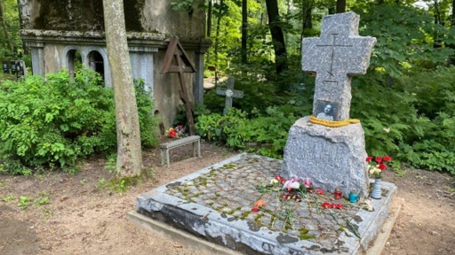 Памятник Балабанову появился на Смоленском кладбище